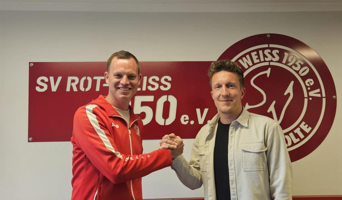 Neuzugang Dennis und Abteilungsleiter Andre Schledde