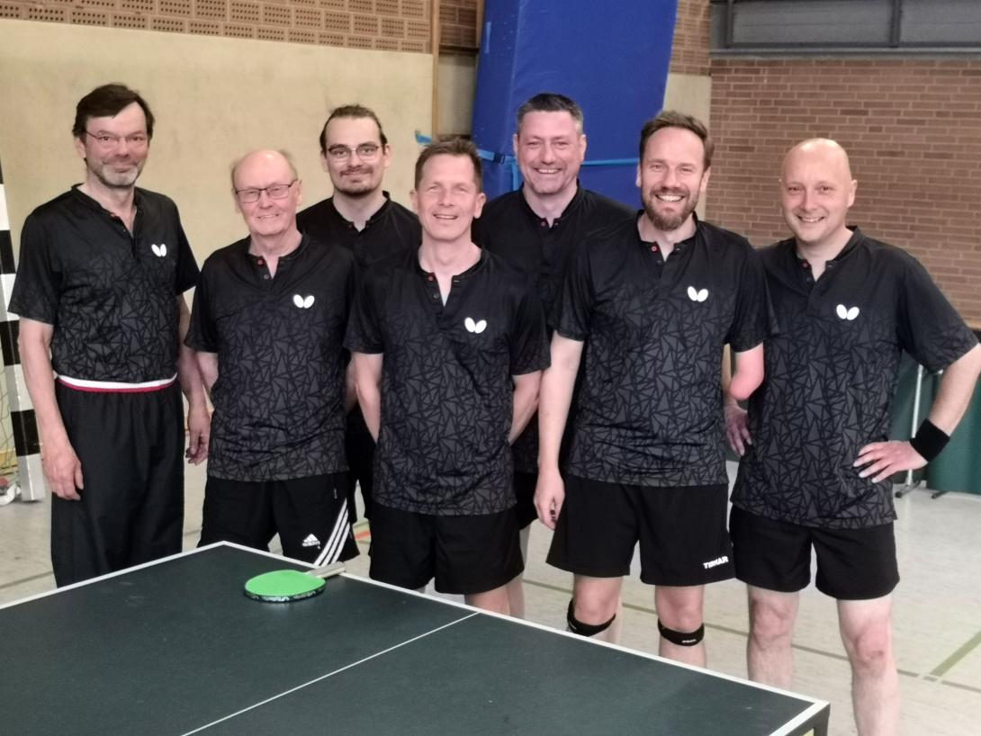 Im Bild von links nach rechts:  Werner Frenser, Heinz Peterschröder, Jerome Sievers, Andre Petermeier, Markus Schwarz, Torben Glittenberg, Matthias Stallein