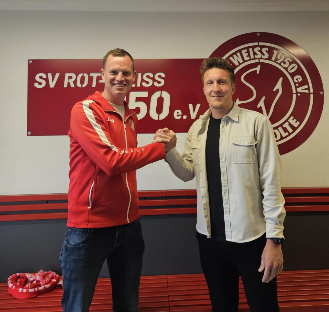 Neuzugang Dennis und Abteilungsleiter Andre Schledde